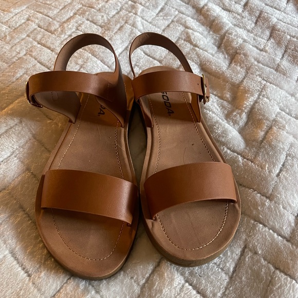 Sandals - Picture 3 of 3